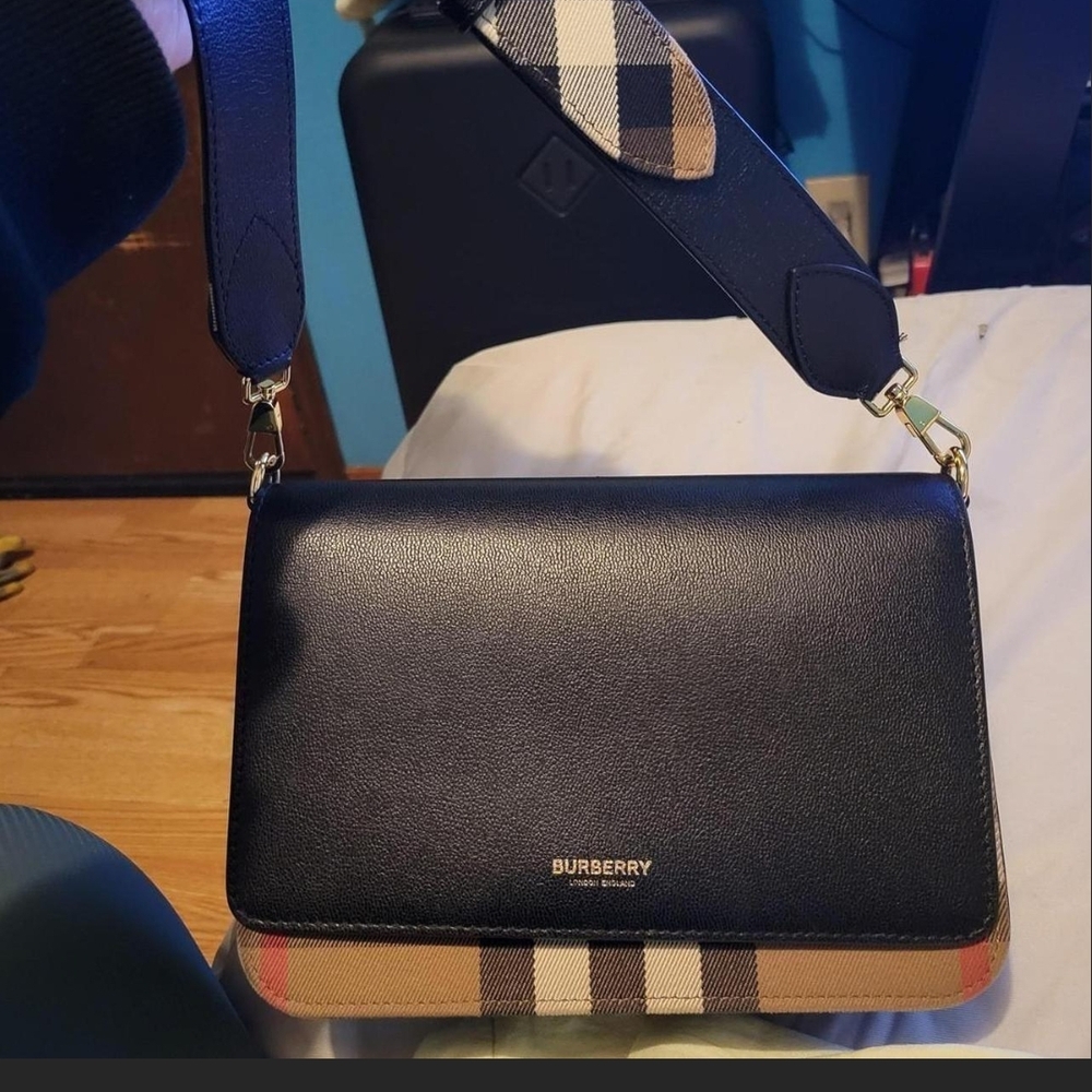 *NEW*  Burberry Black and Tan Men's Bag